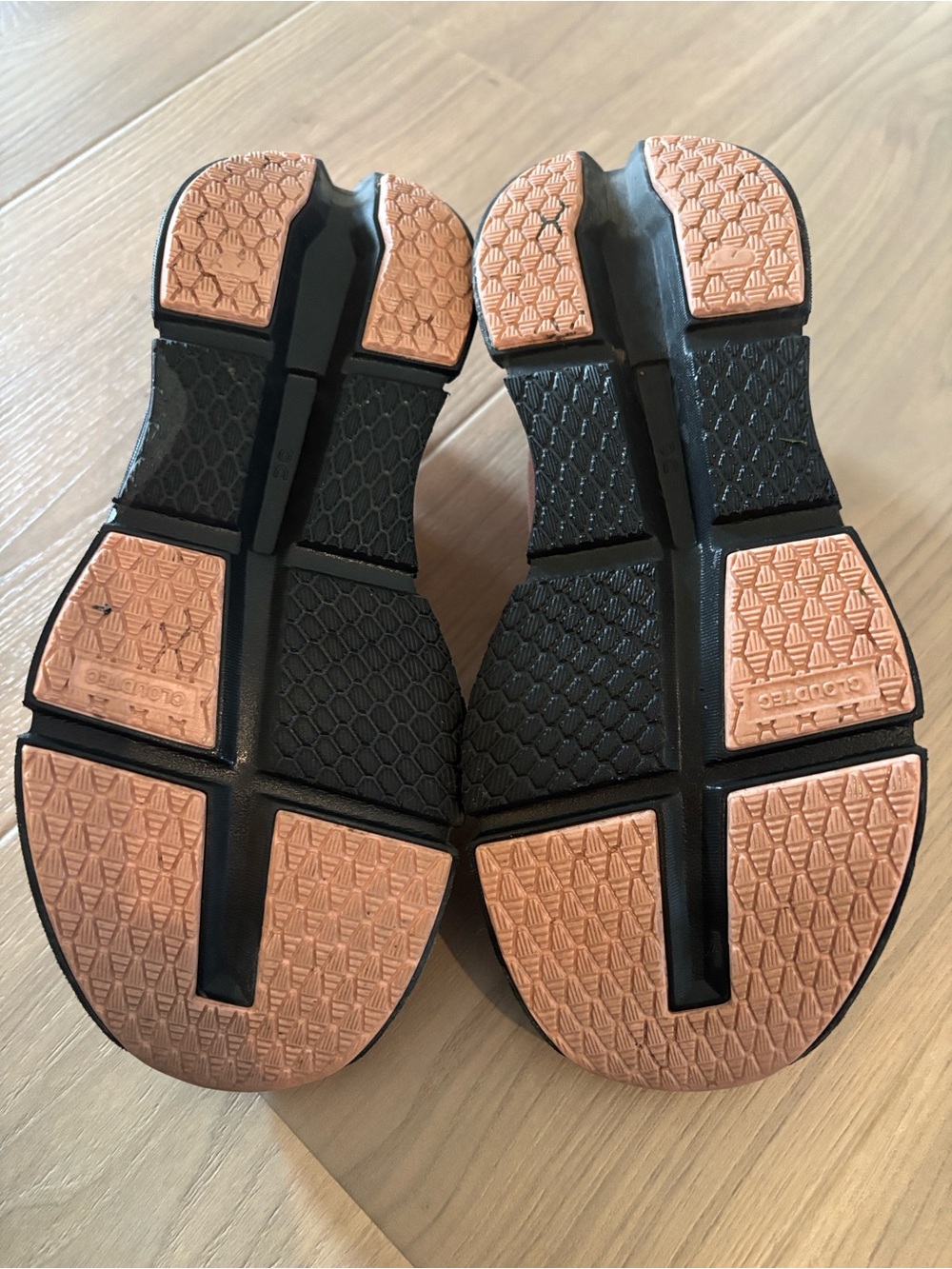 ON women’s athletic shoes - Bundle of 3 pairs!Firm price. - Picture 9 of 11